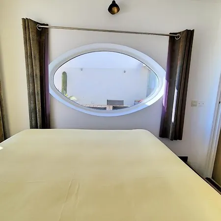 Beautiful 65m With Terrace Sea View Pool * Bandol